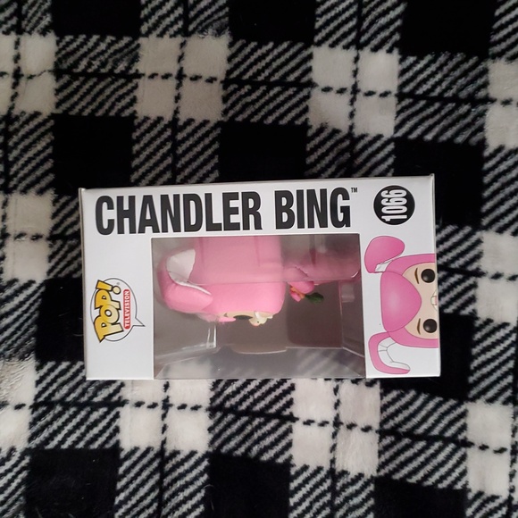Funko Pink and Light Pink Friends Chandler Bing Pop! Vinyl Box Back - Picture 4 of 6